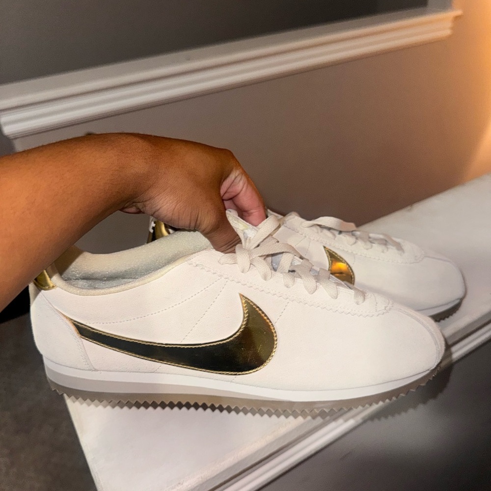 White and Gold Sneakers Nike men’s